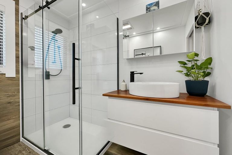 Photo of property in 1/11 Gibbs Place, Kinloch, Taupo, 3377