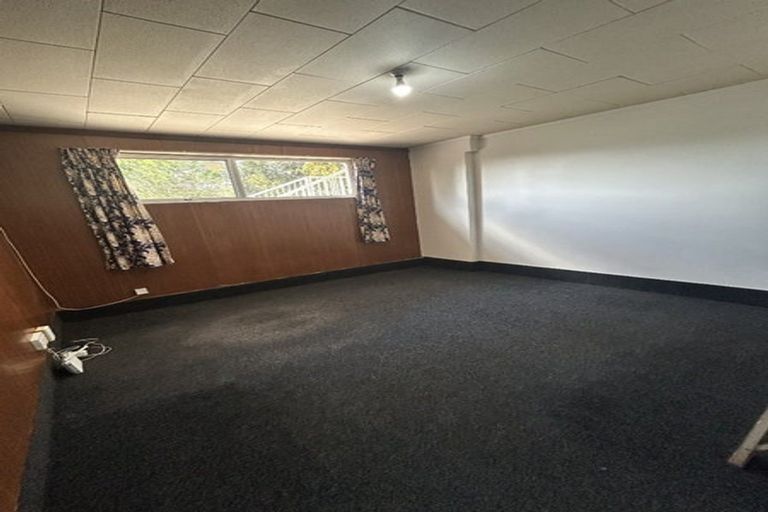 Photo of property in 19 South Lynn Road, Titirangi, Auckland, 0604