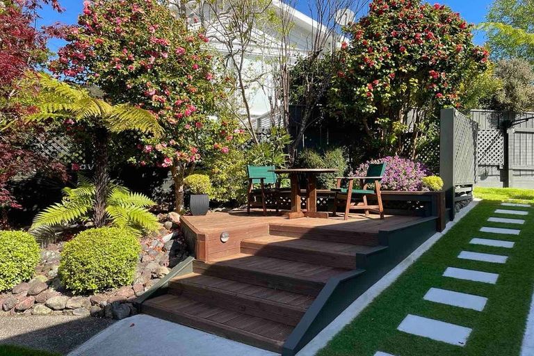 Photo of property in 6 Fendalton Crescent, Pinehaven, Upper Hutt, 5019