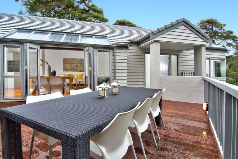 Photo of property in 11e Woodfern Crescent, Titirangi, Auckland, 0604
