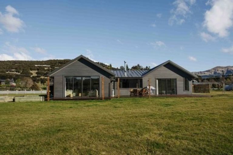 Photo of property in 570 Aubrey Road, Wanaka, 9305