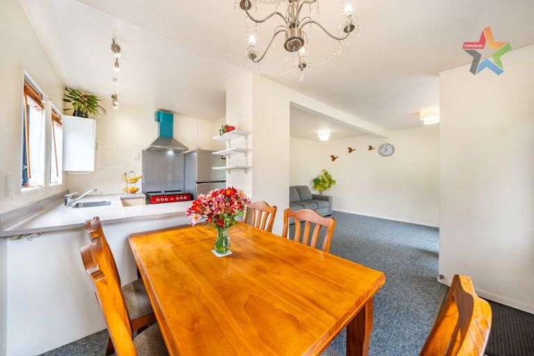 Photo of property in 2/74 Waiwhetu Road, Waiwhetu, Lower Hutt, 5010