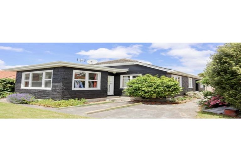Photo of property in 6 Wittys Road, Avonhead, Christchurch, 8042