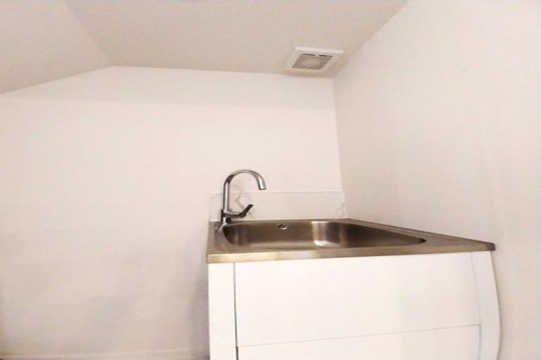 Photo of property in 29b Dawnhaven Drive, Te Atatu Peninsula, Auckland, 0610