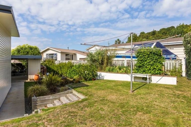 Photo of property in 9 Reeves Road, Acacia Bay, Taupo, 3330