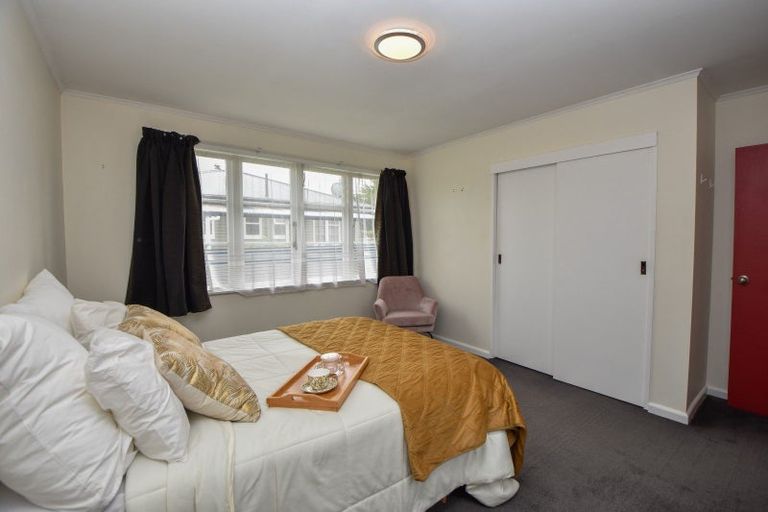 Photo of property in 2 Kent Street, Carterton, 5713