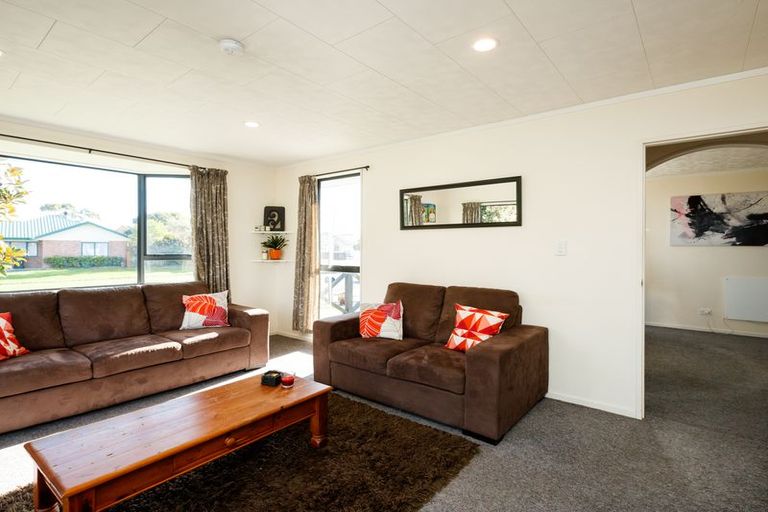 Photo of property in 96 Hillcrest Drive, Kelvin Grove, Palmerston North, 4414