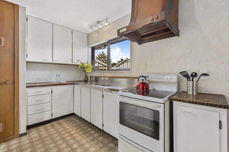 Photo of property in 1/10 Tulloch Place, Conifer Grove, Takanini, 2112