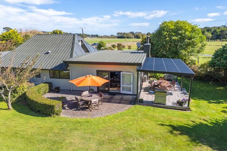 Photo of property in 43 Te Horo Hautere Cross Road, Te Horo, Otaki, 5582