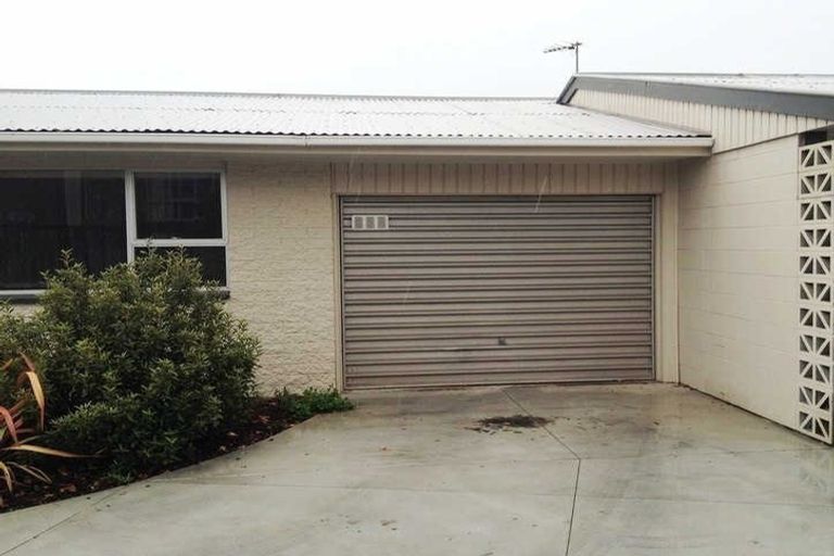 Photo of property in 1/28 Guinness Crescent, Ilam, Christchurch, 8041
