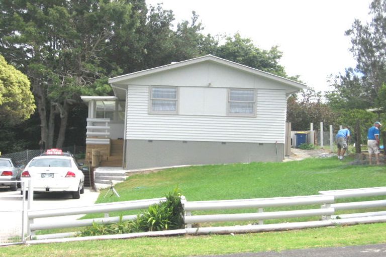Photo of property in 29 Waverley Avenue, Glenfield, Auckland, 0629