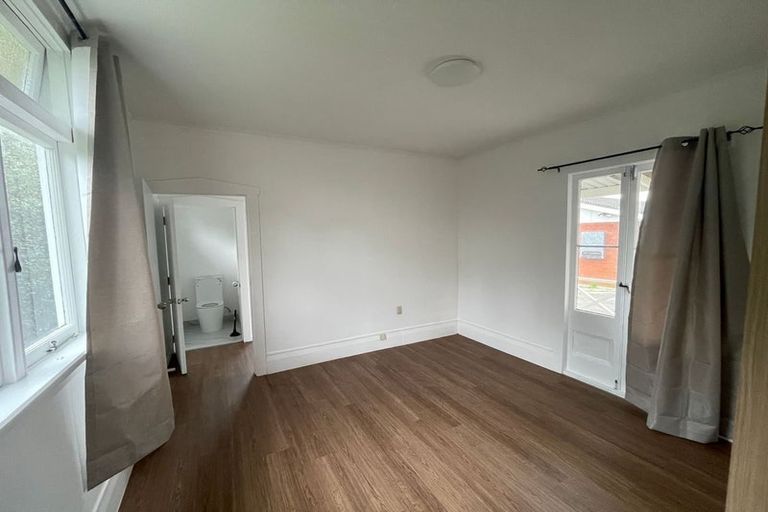 Photo of property in 22 Grande Vue Road, Hillpark, Auckland, 2102