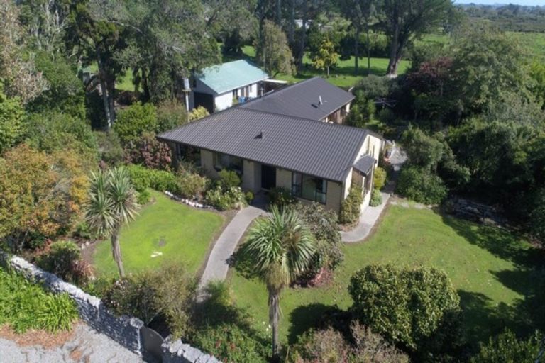 Photo of property in 50 Brunings Road, Carters Beach, Westport, 7892