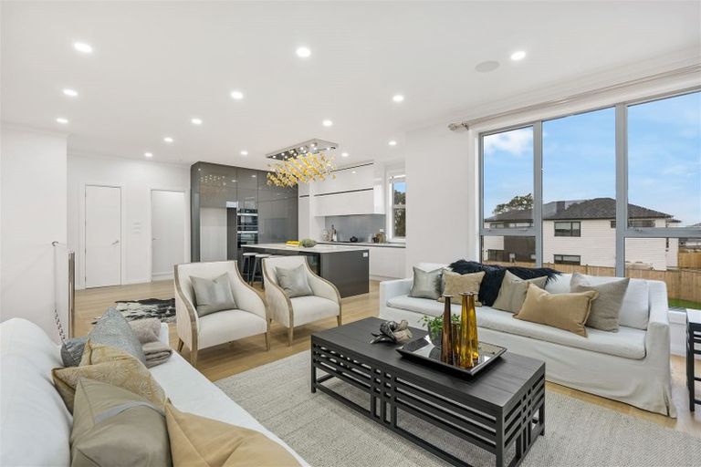 Photo of property in 11 Gulf Crest, Bucklands Beach, Auckland, 2012