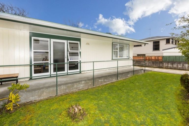 Photo of property in 1/1 Heretaunga Square, Silverstream, Upper Hutt, 5019