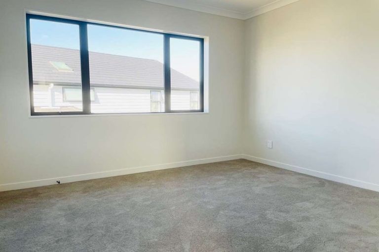 Photo of property in 16 Bine Crescent, Orewa, 0931
