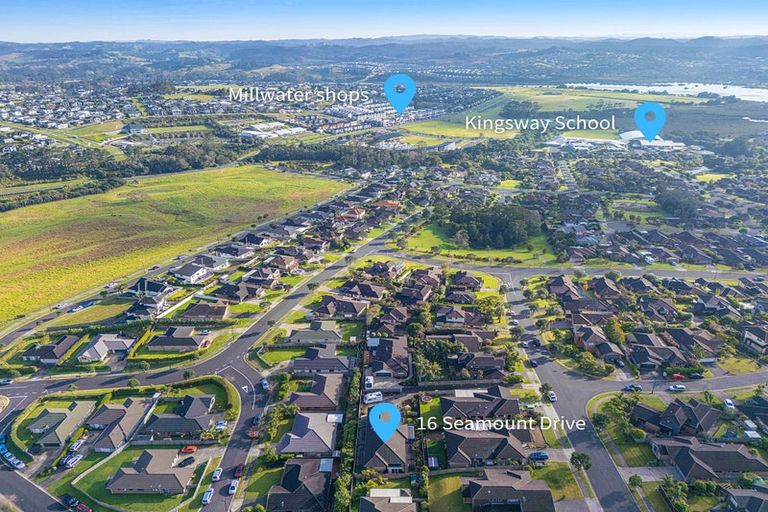 Photo of property in 16 Seamount Drive, Red Beach, 0932