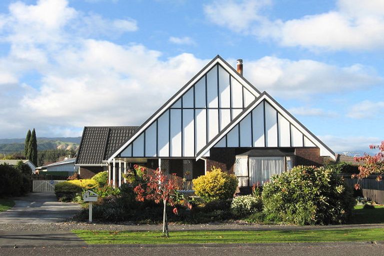 Photo of property in 8 Renata Road, Otaki, 5512