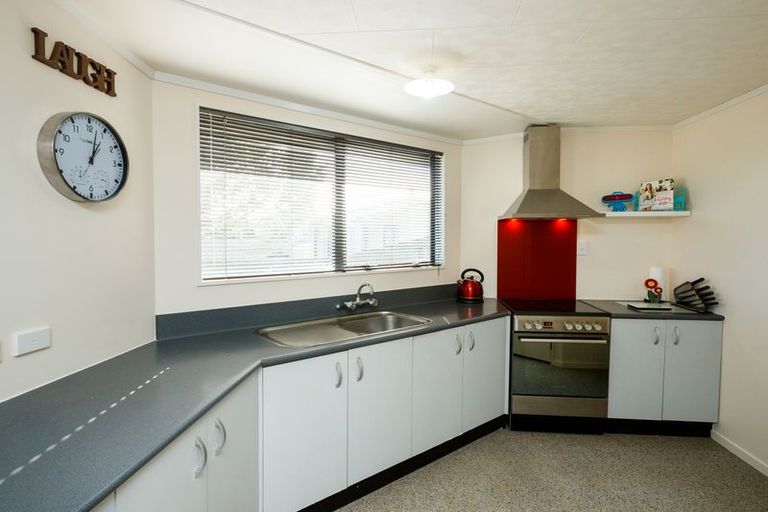 Photo of property in 96 Hillcrest Drive, Kelvin Grove, Palmerston North, 4414