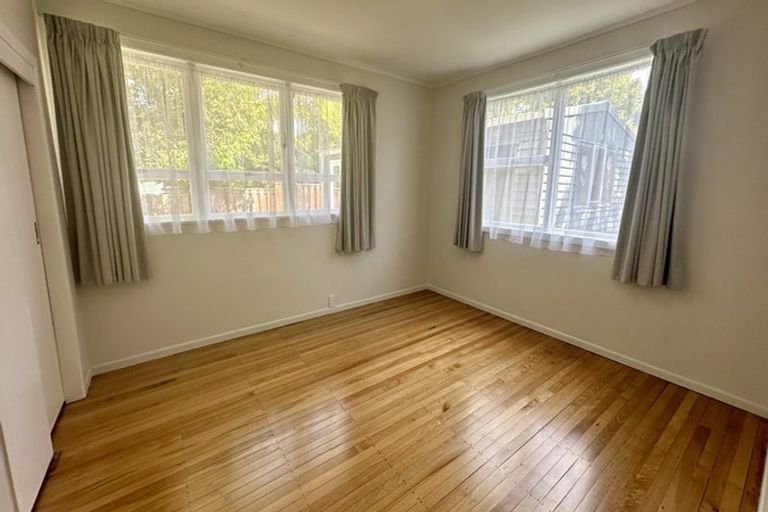 Photo of property in 13 Lucinda Place, Glen Eden, Auckland, 0602