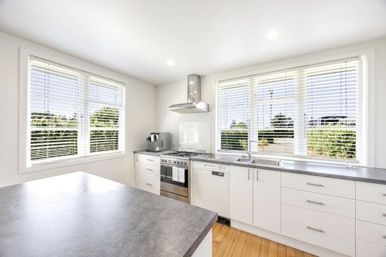 Photo of property in 21 Pitt Street, Clive, 4102