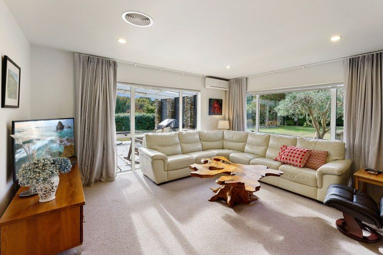 Photo of property in 19 Waitaheke Road, Te Horo, Otaki, 5581