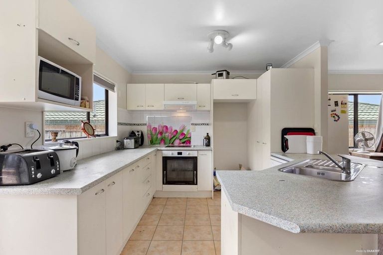 Photo of property in 19 Arlose Place, Westgate, Auckland, 0614