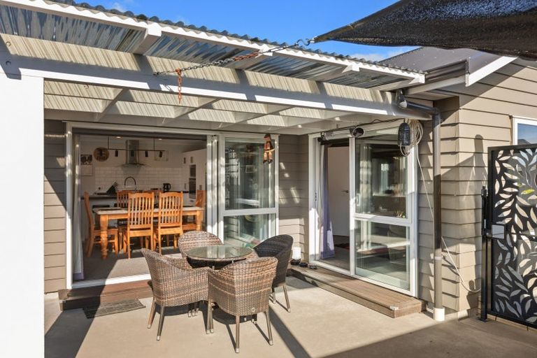 Photo of property in 22 Dreaver Drive, Waitara, 4320