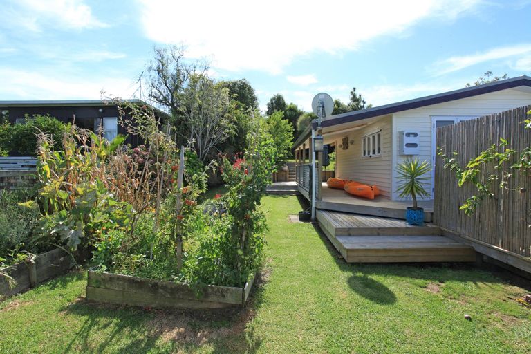 Photo of property in 5 Karioi Crescent, Raglan, 3225