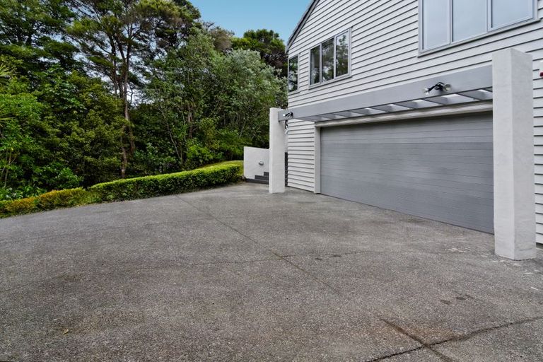 Photo of property in 11e Woodfern Crescent, Titirangi, Auckland, 0604