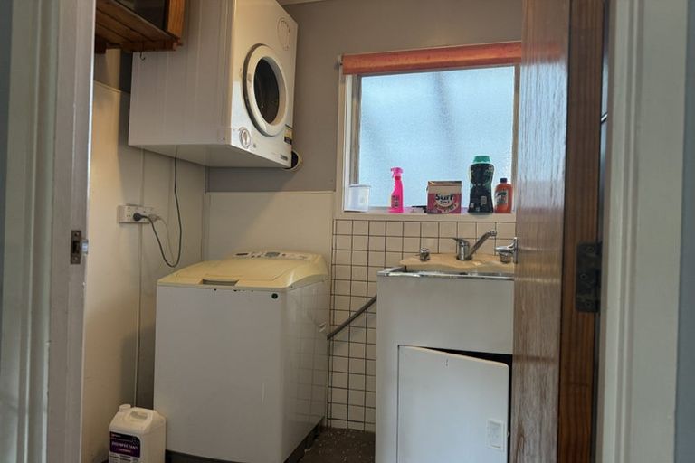 Photo of property in 1/8 Wickstead Place, Massey, Auckland, 0614