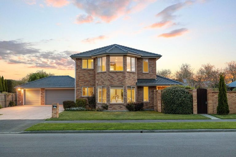 Photo of property in 64 Willowview Drive, Redwood, Christchurch, 8051