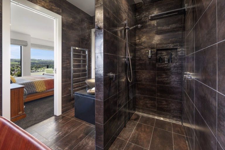 Photo of property in 38 Peregrine Place, Kinloch, Taupo, 3377