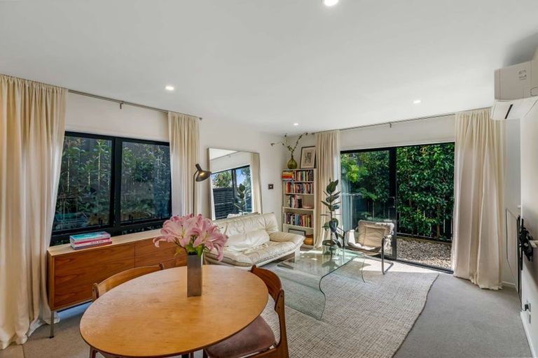 Photo of property in 1/8 Valron Road, Te Atatu South, Auckland, 0602