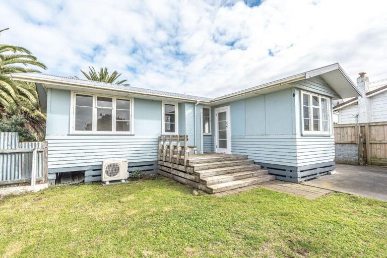 Photo of property in 12 Morgan Street, Castlecliff, Whanganui, 4501