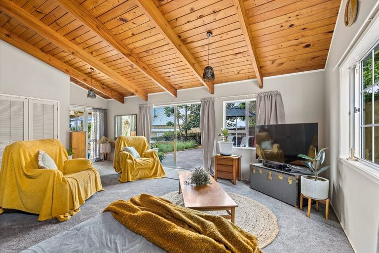 Photo of property in 21 Foster Crescent, Snells Beach, 0920