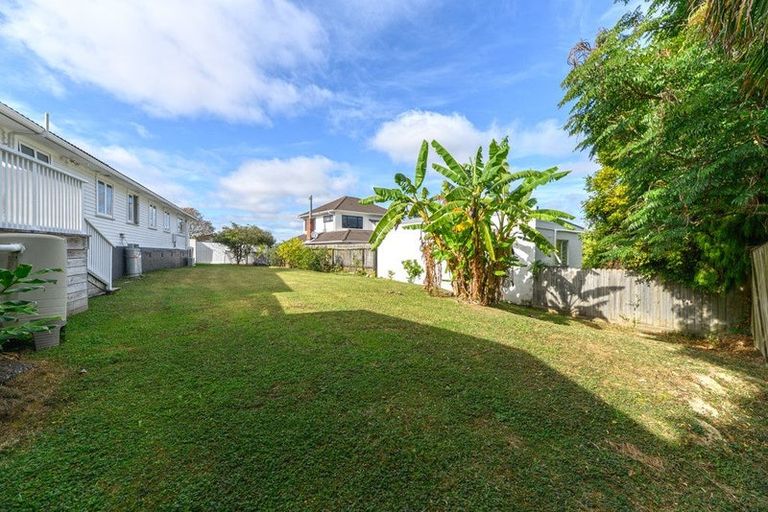 Photo of property in 52 Don Buck Road, Massey, Auckland, 0614