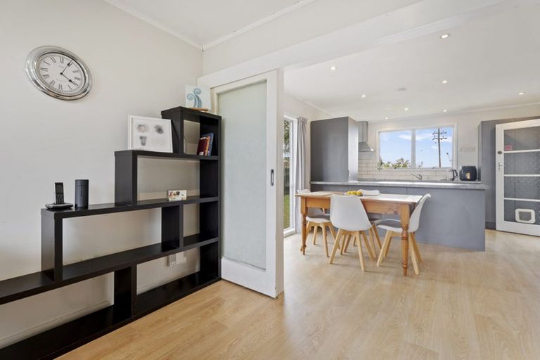 Photo of property in 48 Harmel Road, Glendene, Auckland, 0602