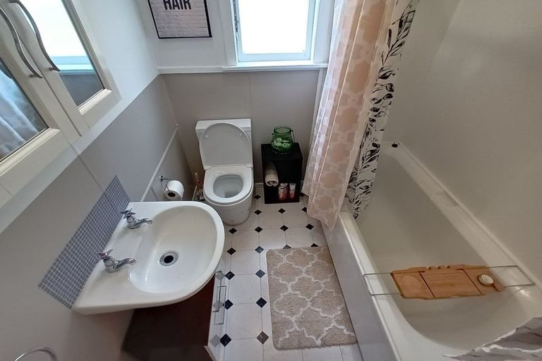 Photo of property in 33 Buckingham Street, Melrose, Wellington, 6023