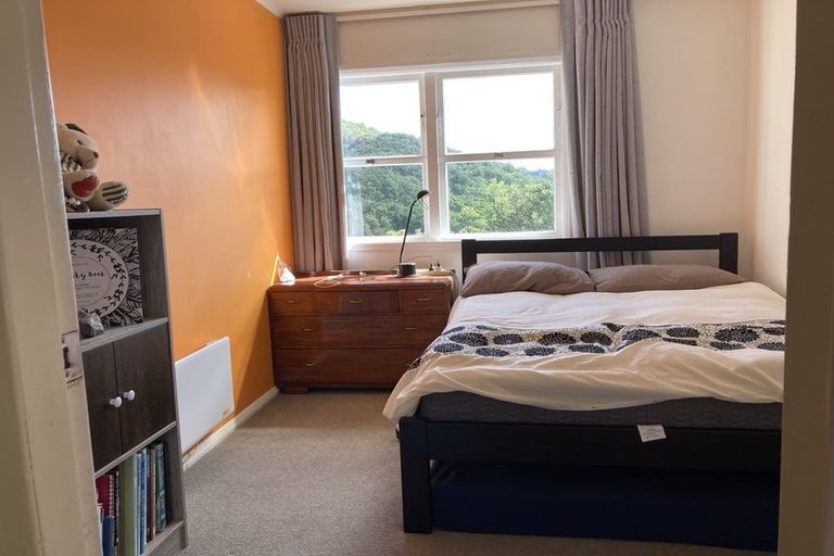 Photo of property in 31 Cave Road, Houghton Bay, Wellington, 6023