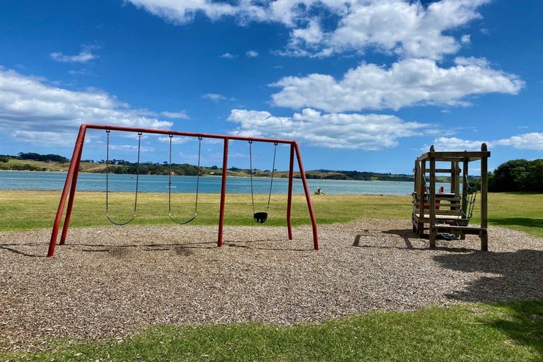 Photo of property in 1 Stella Drive, Clarks Beach, 2122