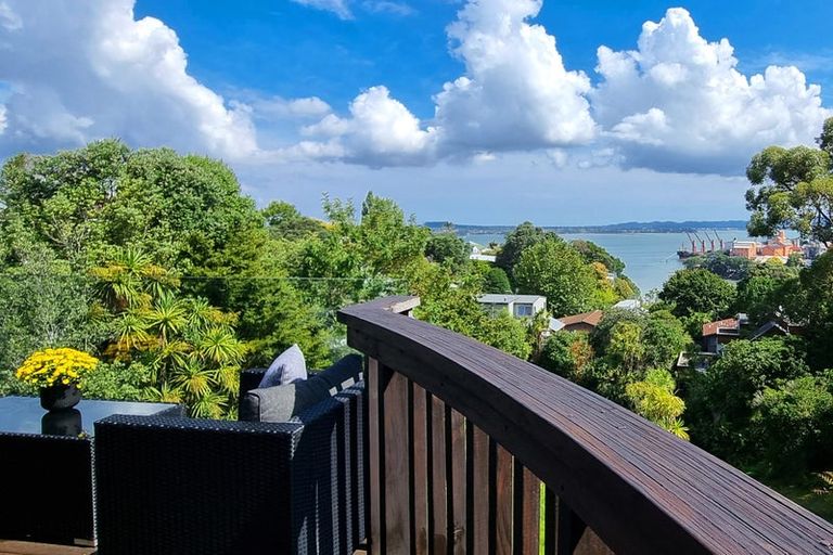 Photo of property in 60 Palmerston Road, Birkenhead, Auckland, 0626