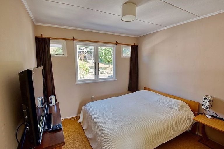 Photo of property in 24 Whangaimoana Beach Road, Whangaimoana, Featherston, 5772