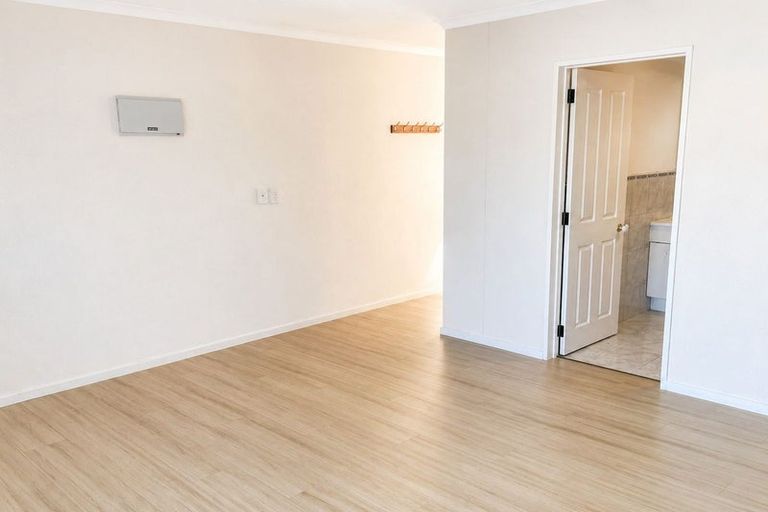 Photo of property in 14 Corta Bella Place, Golflands, Auckland, 2013