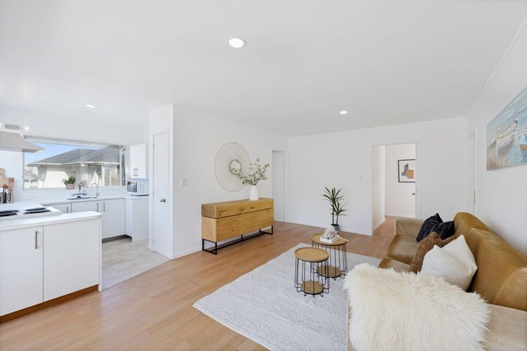 Photo of property in 28 Dallinghoe Crescent, Milford, Auckland, 0620
