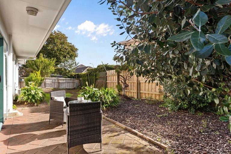 Photo of property in 2/2 School Road, Belmont, Auckland, 0622