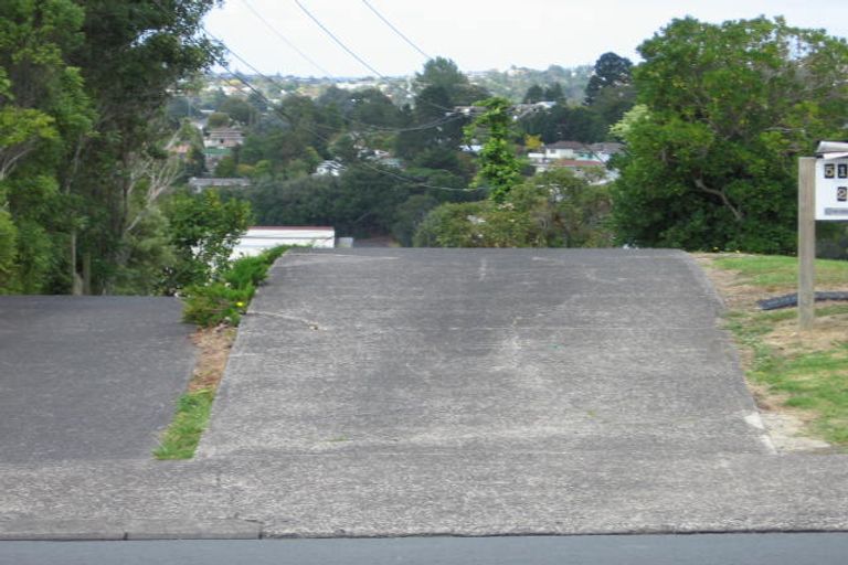 Photo of property in 2/51a Target Road, Totara Vale, Auckland, 0629