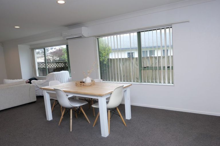 Photo of property in 11 Crown Hill, Paraparaumu, 5032