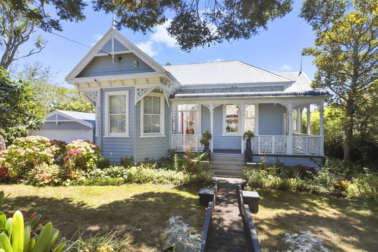 Photo of property in 12 Maritime Terrace, Birkenhead, Auckland, 0626