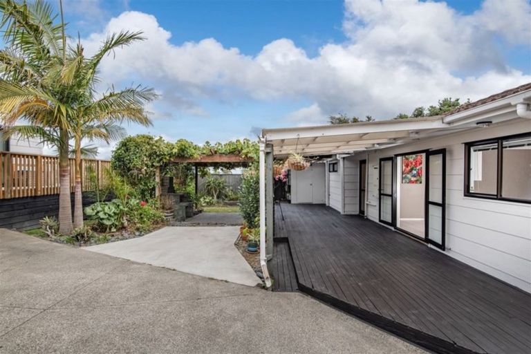 Photo of property in 9 Edgware Road, West Harbour, Auckland, 0618